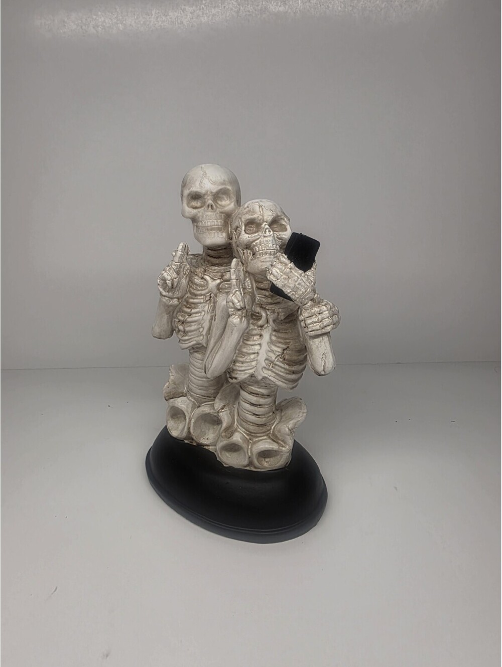 Halloween Figurine Skeleton Pair Doing Selfie Peace Sign Resin 8x5x3" NEW
